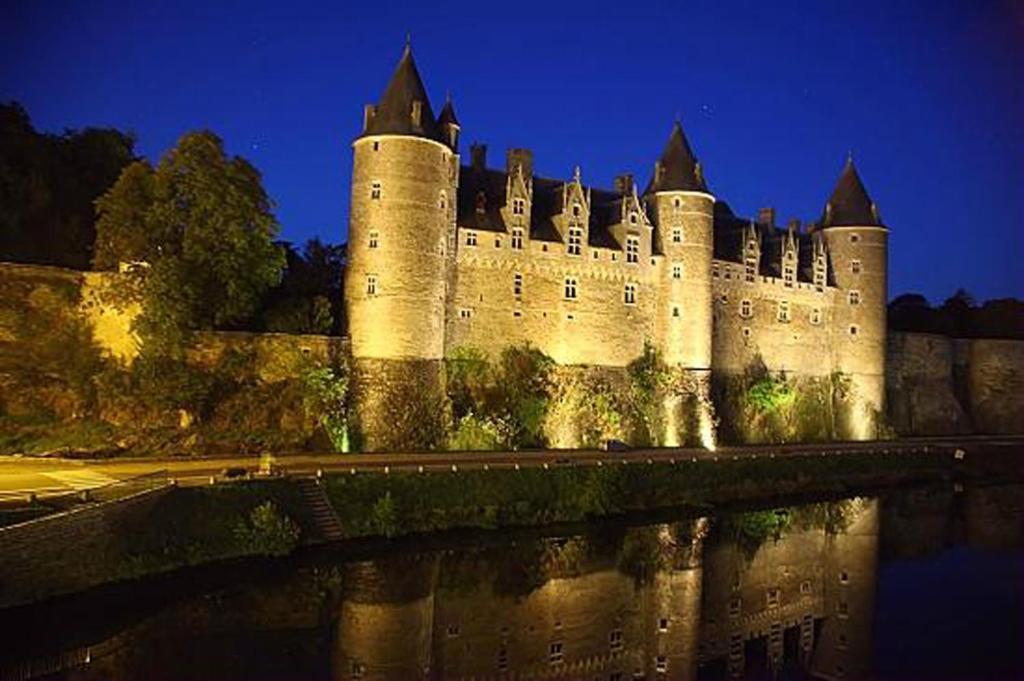 Stone Cottage With Modern Cosy Interior Near To Josselin Perfect Retreat For Writers Or Star Gazers Guégon المظهر الخارجي الصورة