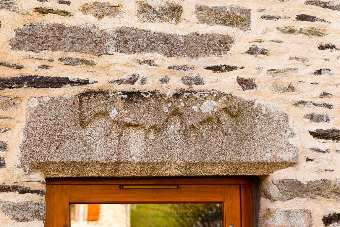 Stone Cottage With Modern Cosy Interior Near To Josselin Perfect Retreat For Writers Or Star Gazers Guégon المظهر الخارجي الصورة